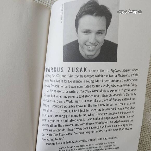 The Book Thief paper back novel - Picture 5 of 10